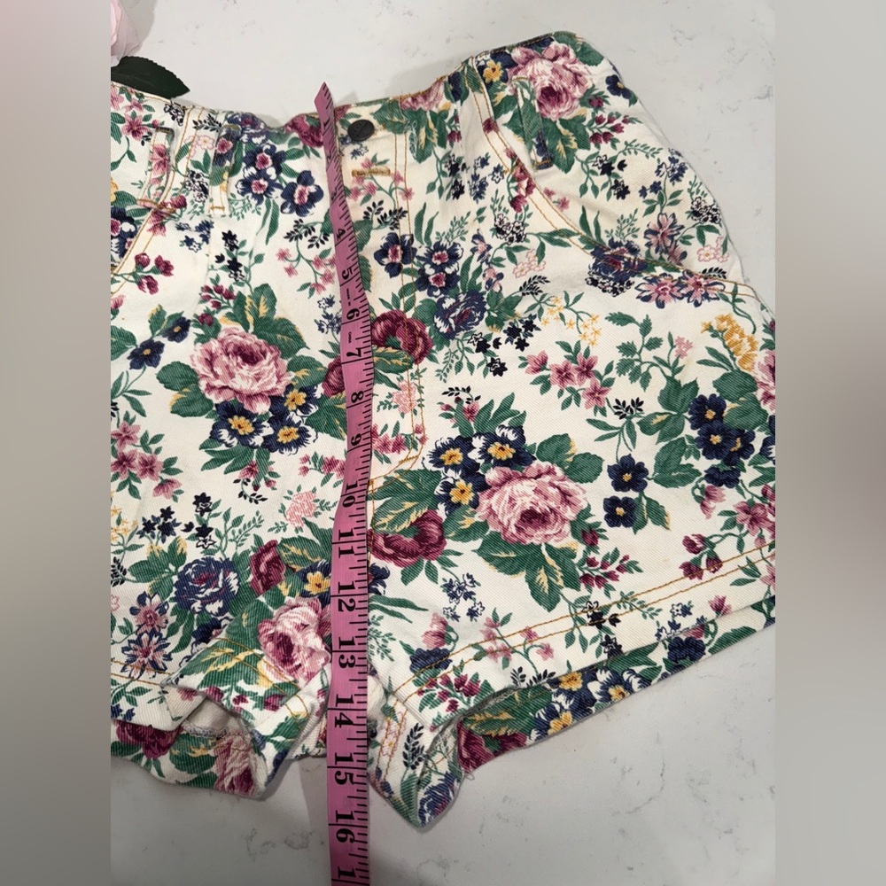 Vintage 90,sFloral Women's Shorts - Picture 4 of 6